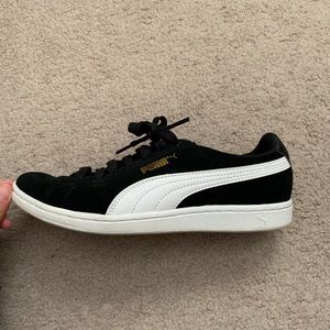 NEGOTIABLE black and white pumas